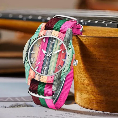 Vista 2 de Relojes de madera para hombre, hechos a mano, coloridos, de madera de bambú, analógico, de cuarzo, para hombre, reloj de madera