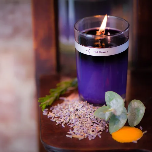 Vista 2 de Red Flower Vela con tapa de pétalo de lavanda francesa, lavanda francesa
