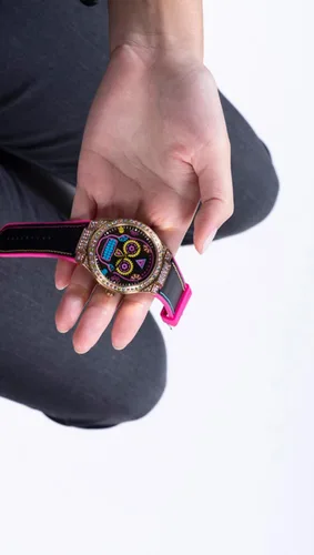 Vista 4 de GUESS US - Reloj analógico de calavera de cuero múltiple para mujer negro Black Snakeskin