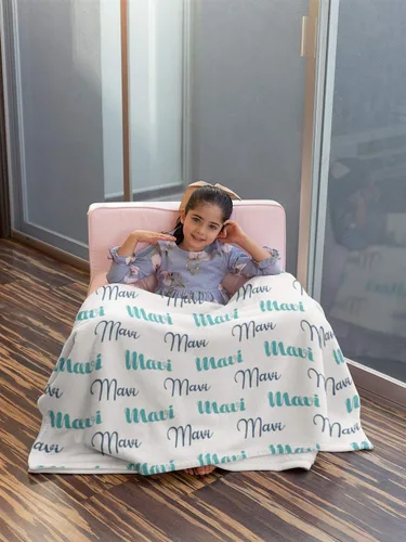 Vista 2 de Mantas con nombre personalizadas para bebés, niños y adultos. Manta con nombre personalizado del nombre del bebé. Manta con nombre personalizada