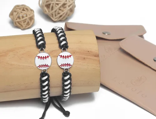 Vista 2 de Pulsera de béisbol 2 piezas para hombres, mujeres y niños Elegante pulsera deportiva trenzada Regalo de espíritu de equipo para niños y niñas