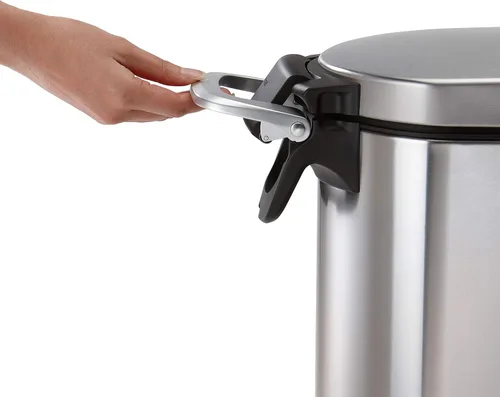 Vista 4 de simplehuman Contenedor mediano de almacenamiento de alimentos para mascotas, 25 litros, 27 lb / 12.2 kg, para alimentos para perros, gatos y aves