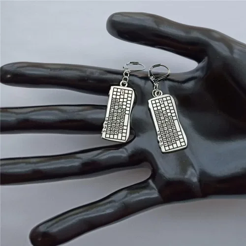 Vista 4 de Aretes con dije de teclado en miniatura 3D, joyería punk para hombre y mujer