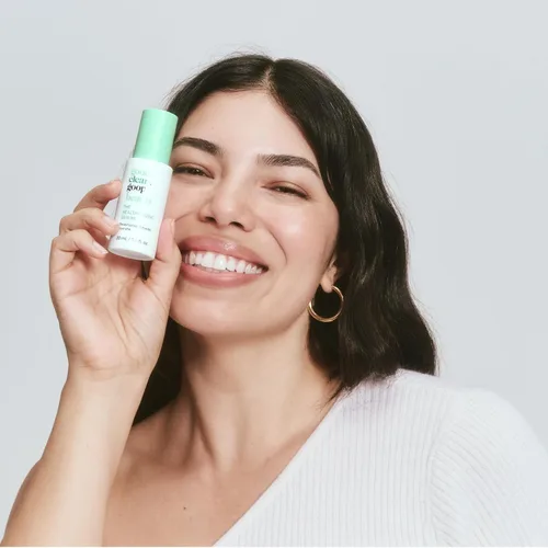 Vista 7 de good.clean.goop beauty The Healthy Aging Serum Suero facial con ácido tranexámico, ácido shikímico y aceite de bayas de Goji Suero para ayudar a