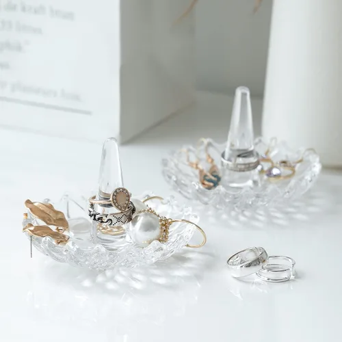 Vista 3 de MyGift Cono de cristal transparente con bandeja, soporte para anillo de boda de compromiso con diseño redondo de explosión de estrellas, plato