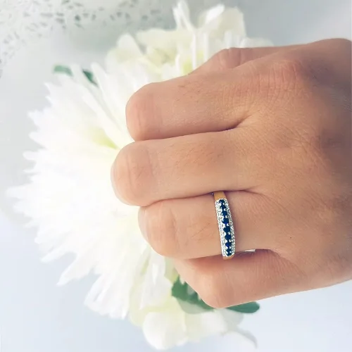 Vista 4 de Dazzlingrock Collection Anillo de boda apilable con piedras preciosas redondas y diamantes blancos redondos Oro amarillo de 10 quilates