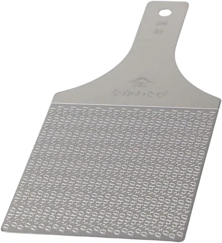 Vista 10 de Rallador de Wasabi de acero inoxidable sostenible – Hagane Zame – Rejilla Wasabi, ajo, jengibre, manzanas, frutas, verduras, textura