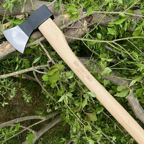 Vista 5 de Kings County Tools Hacha de tala de árbol italiano de estilo alemán Mango de madera de fresno suavemente curvado de 31.25 pulgadas de largo