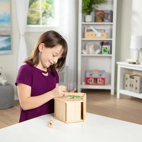 Vista 2 de Kit para construir tu propia pajarera, de Melissa & Doug