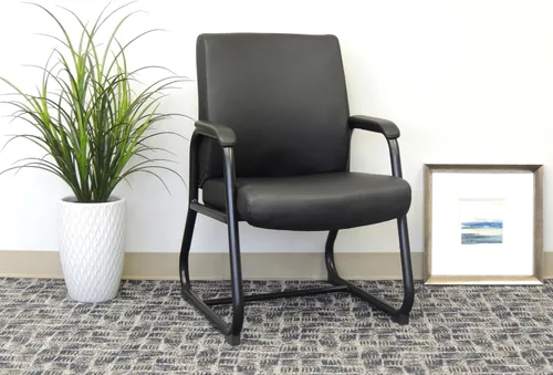 Vista 3 de Boss Office Products Silla de invitados Caressoft resistente en negro, 350 libras (B709)