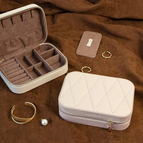 Vista 5 de KAMIER Joyeros pequeños para mujer Caja organizadora de joyería de piel sintética para aretes, anillos, collares Lindo joyero para mujeres