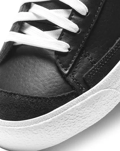 Vista 8 de Nike Blazer Low '77 para niño (niño grande) negroblanconegronegro, talla 6.5, niño grande, M