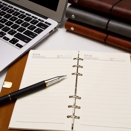 Vista 7 de Fanery Sue Diario personalizado de cuero sintético con monograma de tapa suave, cuaderno de escritura recargable de hojas sueltas con 6 anillas