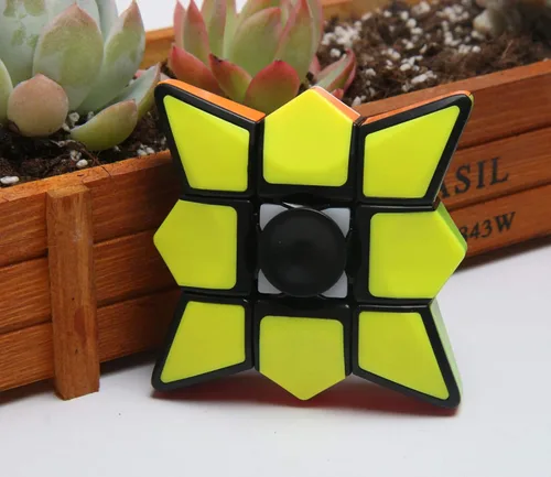 Vista 4 de AHYUAN Spinner Fidget Toy Magic Spinner Cube 1X3X3 Speed Cube 2.8 pulgadas, cubo de disquete sin calcomanías, rompecabezas giratorio 2 en 1
