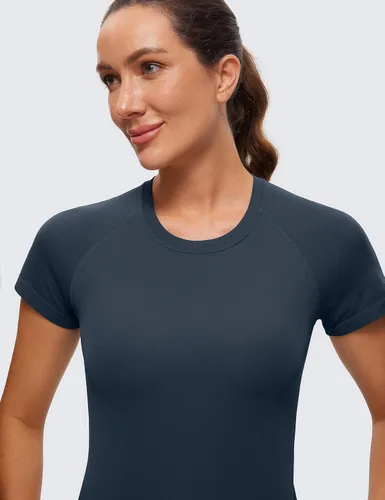 Vista 4 de CRZ YOGA Camisetas de entrenamiento sin costuras para mujer, transpirables, de manga corta, para gimnasio, correr, yoga, atléticas