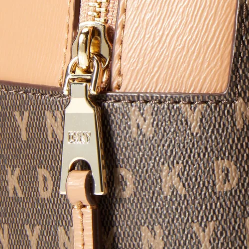 Vista 4 de DKNY Mochila Chelsea, MocaAnacardo, MocaAnacardo