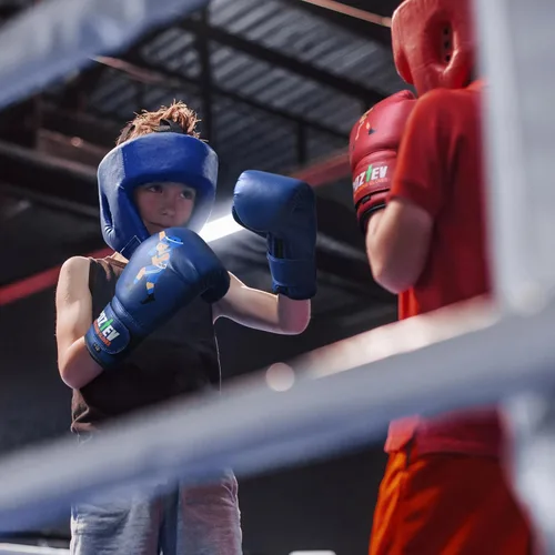 Vista 4 de Guantes de boxeo juveniles para niños, ideales para boxeo, kickboxing, Muay Thai, UFC, MMA - Guantes de boxeo pesados para principiantes y niños