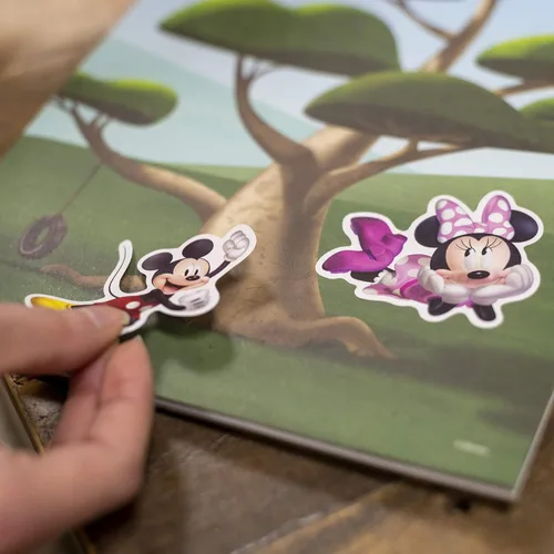 Vista 7 de Disney Minnie Mouse Create-A-Scene - Libro de actividades con pegatinas Bendon 45679
