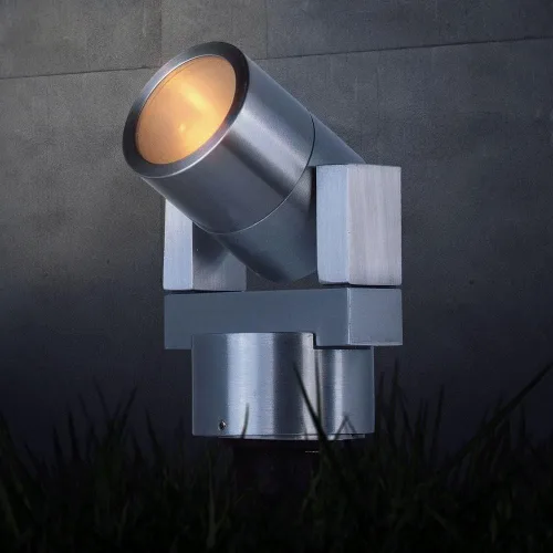 Vista 2 de ET2 Alumilux Landscape-5W 1 LED Spot Light para exteriores, 3.5 pulgadas de ancho por 13.75 pulgadas de alto acabado de aluminio satinado