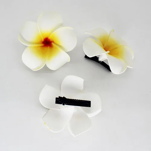 Vista 2 de 10 pinzas de flores hawaianas de plumeria hawaiana, pasadores de pelo para fiesta en la playa, horquillas artificiales de flores tropicales