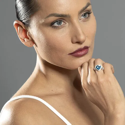 Vista 4 de Peora Anillo de corazón con topacio azul suizo y topacio blanco para mujer, oro blanco de 14 quilates, piedra natal de piedras preciosas auténticas
