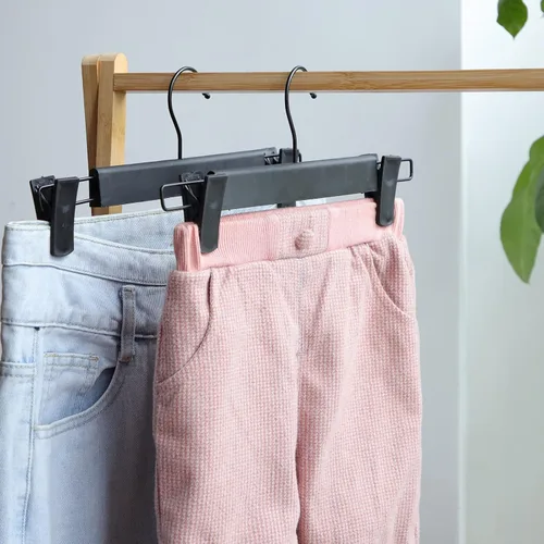 Vista 2 de NORTHERN BROTHERS Perchas para pantalones con clips, paquete de 30 perchas para falda de color negro resistentes para mujeres, hombres, niños