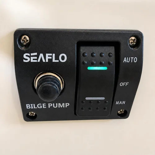 Vista 2 de SEAFLO Panel de interruptores de bomba de sentina de 3 vías (automático-apagado manual) 12v 24v con disyuntor integrado de 15 A