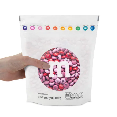 Vista 2 de M&M'S WORLD Galentine's Day - Caramelos de chocolate, 2 libras, celebra el amor con tu Galentine, regalo único para amigos, solteros y fiestas, crea