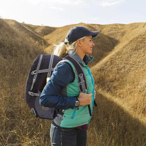 Vista 7 de Venture Pal - Mochila de senderismo ligera y plegable para viajes de 40L, para día a día - Negro