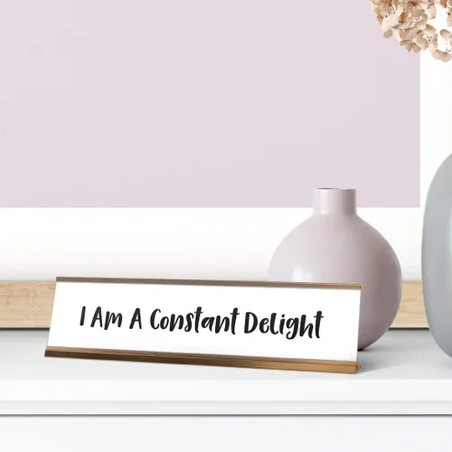 Vista 3 de Letrero de escritorio con texto en inglés "I am A Constant Delight", placa de identificación novedosa (2 x 8 pulgadas)