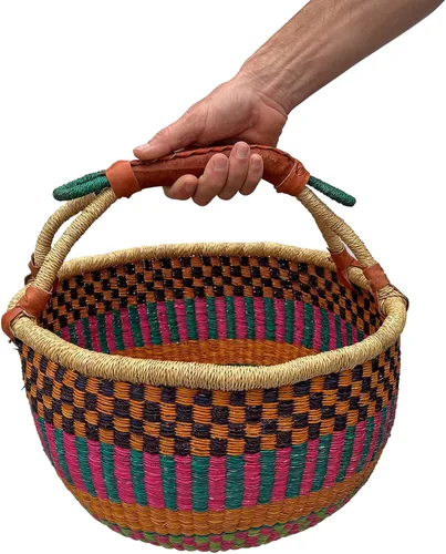 Vista 4 de Africa Heartwood Project Cesta africana colorida de lujo con asas de cuero, hecha a mano de hierba de elefante seca, tejida a mano por mujeres
