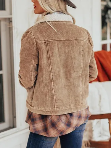 Vista 3 de Chaqueta corta de pana desgastada con forro de sherpa con botones y cuello de piel de vellón para mujer