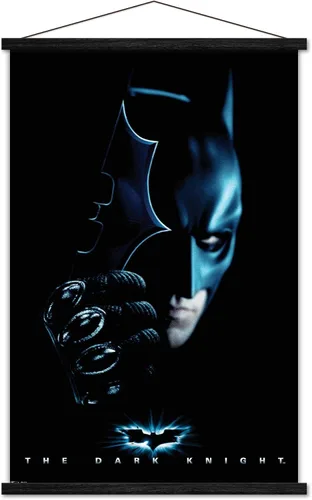 Vista 8 de Trends International DC Comics Movie - Póster de pared de Batman con Batarang, 14.725 x 22.375 pulgadas, versión enmarcada de madera de granero