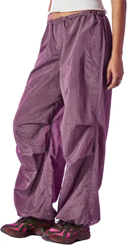 Vista 2 de Pantalones de paracaídas para mujer, Y2K de tiro bajo, pierna ancha, holgados, pantalones cargo con parte inferior de cincha, pantalones deportivos