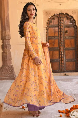 Vista 4 de Janasya Kurta de mujer india con estampado floral de Georgette amarillo con palazzo acampanado y dupatta