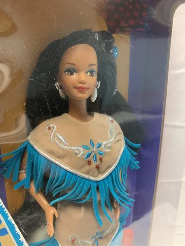 Vista 3 de Nativo americano Barbie