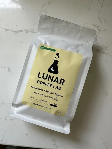 Vista 13 de Lunar Coffee Lab Café orgánico medio tostado medio descafeinado medio – Proceso de agua de montaña medio descafeinado Guatemala, mitad reliquia