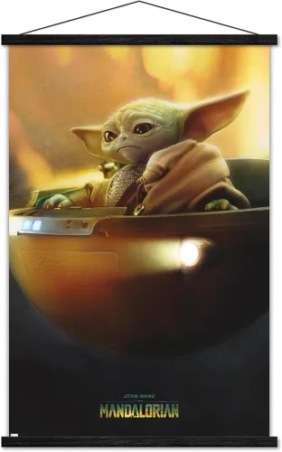 Vista 8 de Trends International Star Wars: The Mandalorian Season 3 - Póster de pared Grogu in Pod de 22.375 x 34 pulgadas, paquete de impresión premium