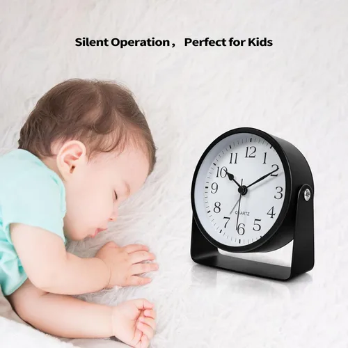 Vista 5 de Reloj despertador analógico, silencioso sin tictac, funciona con pilas con luz suave nocturna bajo demanda, reloj de escritorio de metal giratorio