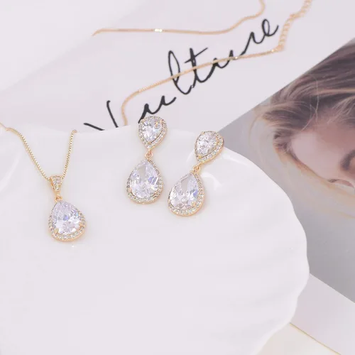 Vista 3 de Conjunto de joyería para boda, aretes de lagrima y collar con dije de circonio cúbico