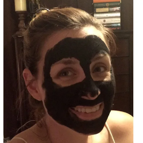Vista 3 de Glimmer Goddess - Máscara facial orgánica para desatascar los poros y reducir los puntos negros, carbón activado, 2 onzas