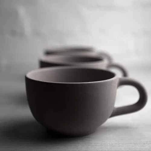 Vista 7 de City to Cottage Taza de cerámica hecha a mano con diseño de lunares blancos y negros, extra grande de 17.5 onzas, capuchino de cerámica, café, té