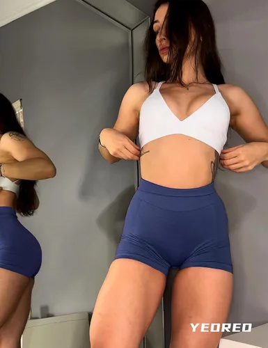Vista 2 de YEOREO Pantalones cortos de entrenamiento sin costuras para mujer, cintura alta, intensifican correr, gimnasio, yoga, entrenamiento