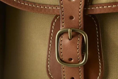 Vista 3 de Billingham Hadley - Bolsa de lona para cámara (tamaño pequeño), diseño con texto "Parent