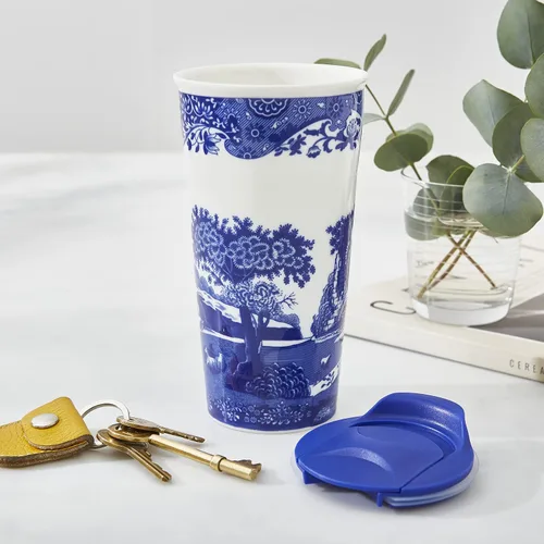 Vista 2 de Spode Taza de viaje de porcelana italiana azul de 8 onzas con tapa – Vaso con estampado escénico con borde decorativo – Taza de café de cerámica
