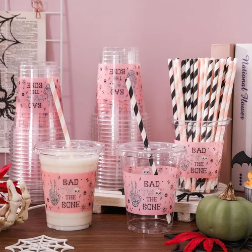 Vista 4 de JarThenaAMCS 50 Vasos de Plástico de Halloween con Tapas y Pajitas Vaso para Beber 12oz Rosa Negro Calavera Bad Two The Bone Vasos Desechables