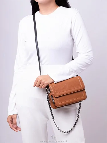 Vista 5 de Marc Jacobs Mini bolsa de hombro de piel con almohada