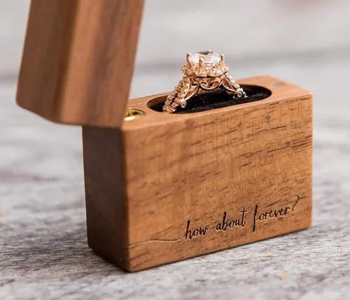 Vista 5 de MUUJEE ¿Qué tal para siempre? - Caja de anillo de propuesta grabada en madera, caja de anillo de portador para ceremonia de boda, idea de decoración