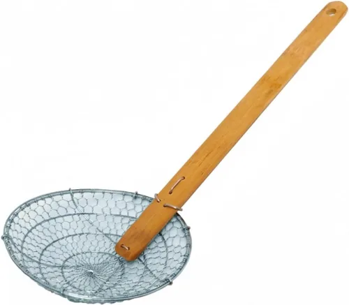Vista 9 de TrueCraftware - Espumador de malla gruesa de 4 pulgadas de acero galvanizado con mango de bambú natural- Cucharón de araña para freír alimentos