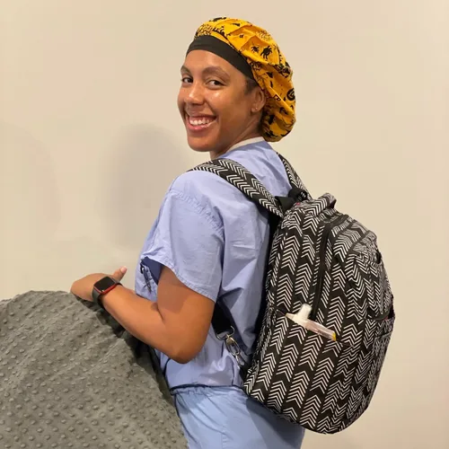 Vista 7 de Bolsa Kelly con extractor de leche Sarah Wells, color blanco y negro Fits All Pumps, Hospital-Grade Pumps, XL Insulated Pocket, Laptop Sleeve